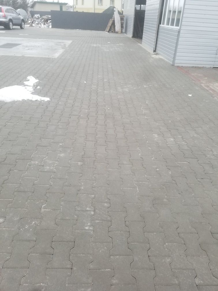 Встановлення та вкладання бруківки демонтаж також горж парканів