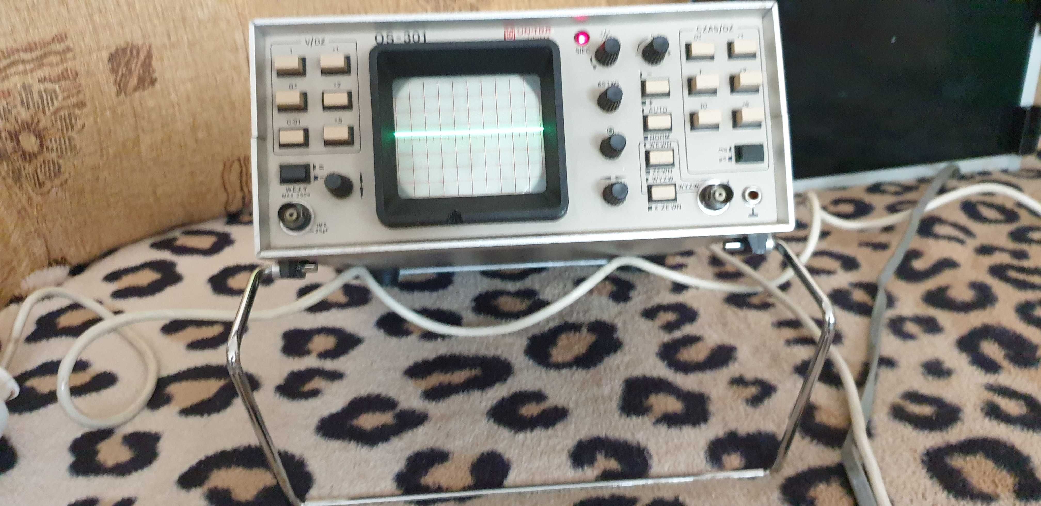 Oscyloskop Unitra Unima OS-301.