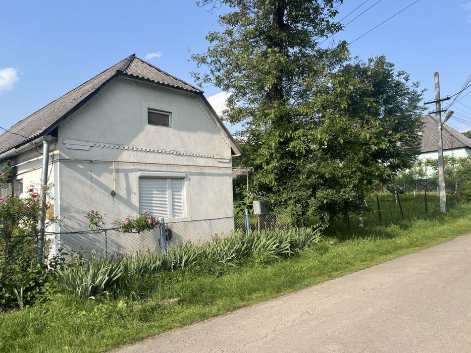 Продається земельний участок з будинком