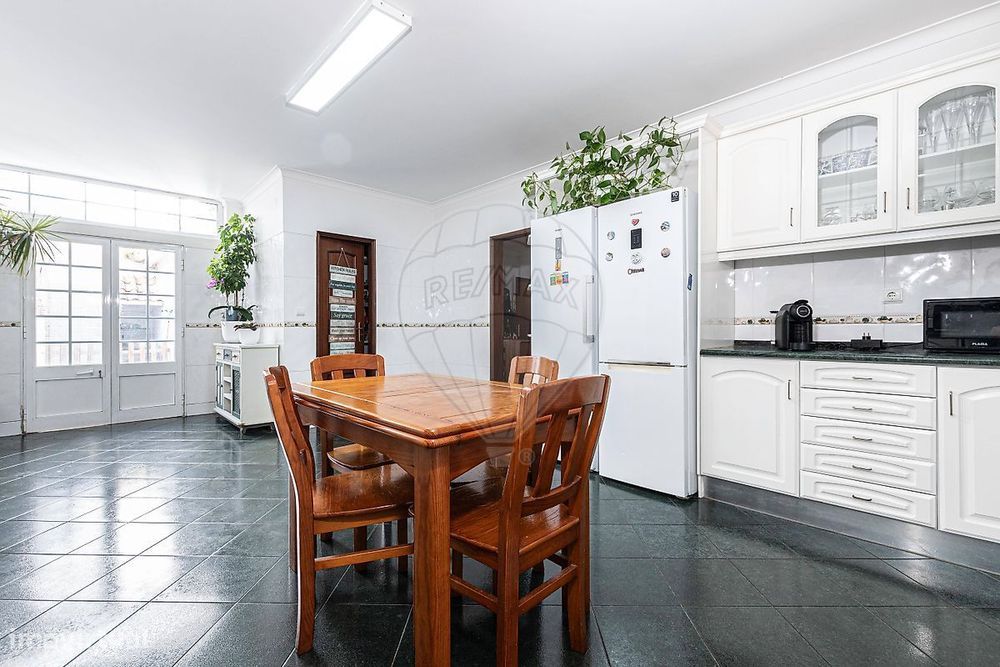 Moradia T5 para venda