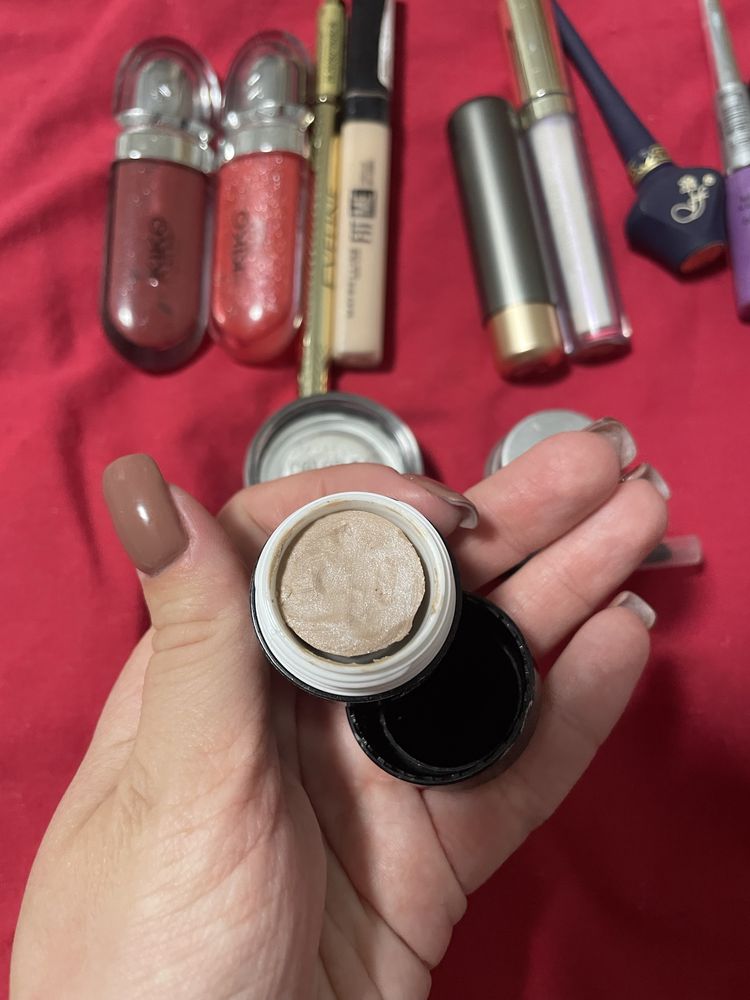 Набір косметики kiko maybelline підводка тіні помада консилер