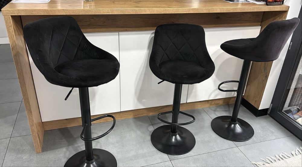 3 hokery welurowe czarne