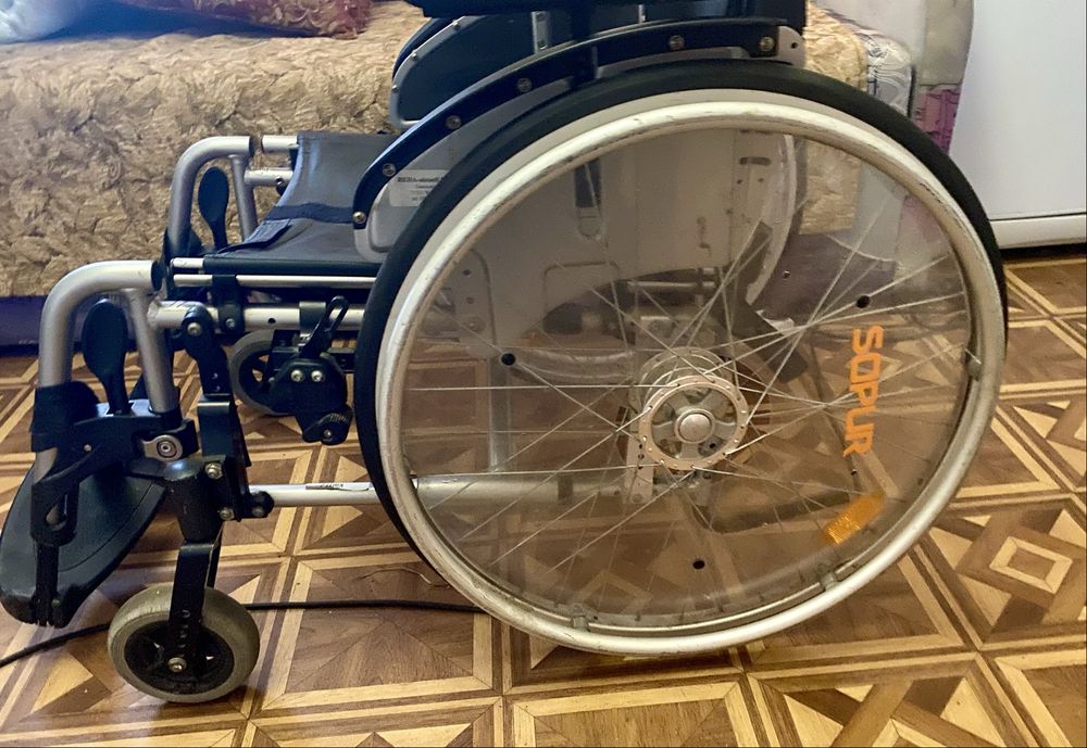 Продам інвалідний візок Sopur