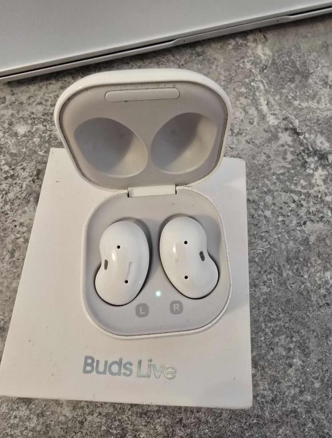 Samsung Galaxy buds live