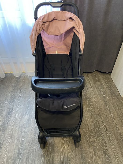 Дитяча крляска.