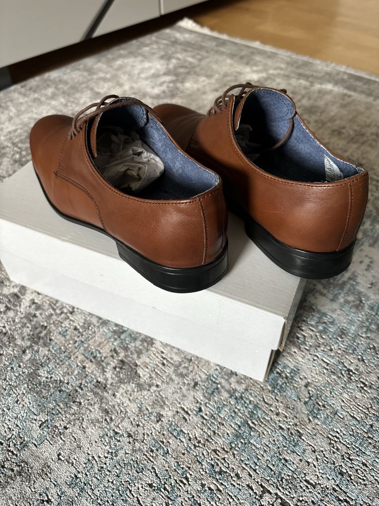 Eleganckie brązowe buty chłopięce PAWO ( model P-K). Atrakcyjna oferta