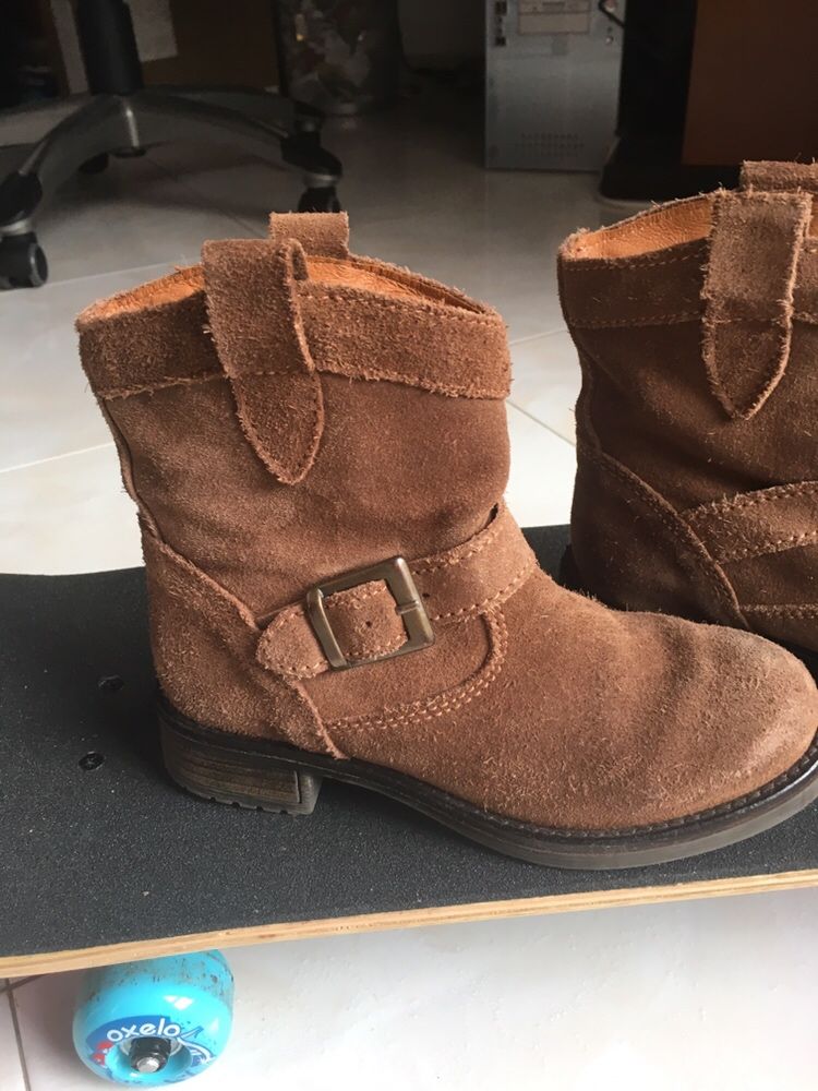 PROMOÇÃO Vendo botas de menina. Vários tamanhos e em excelente estado