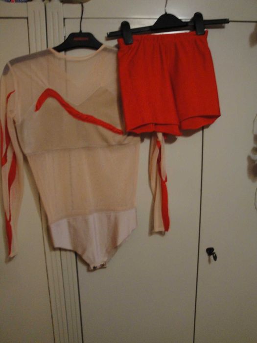 Strój dla dziewczynki  do  akrobatyki