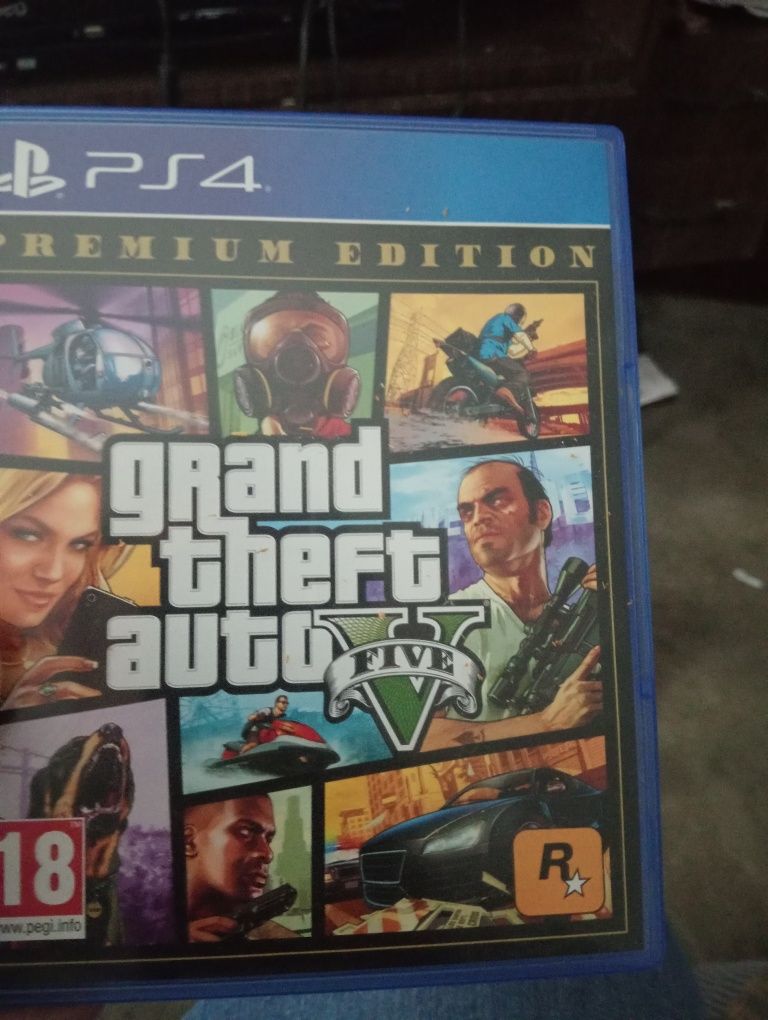 Ps4 com 3 jogos incluídos e 2 comandos
