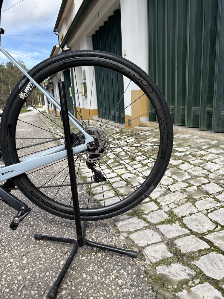 Bicicleta de estrada coluer Invicta carbono