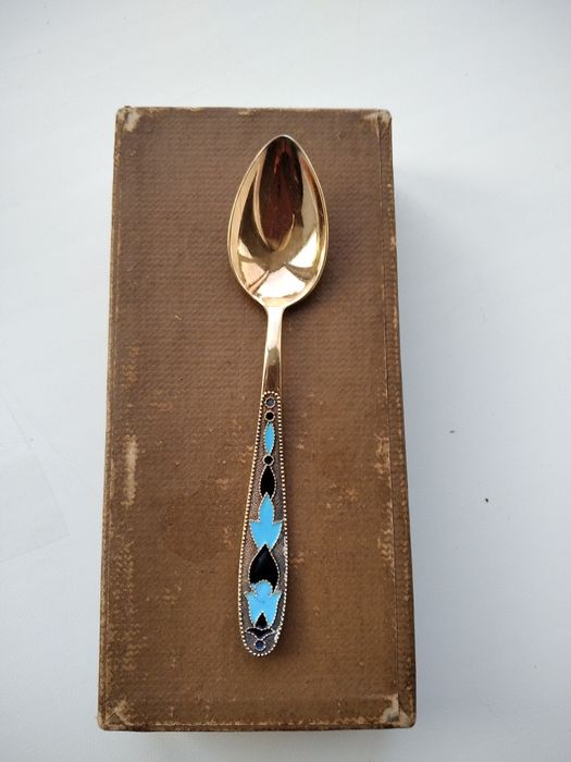 Продам серебряные ложки с позолотой и инкрустацией