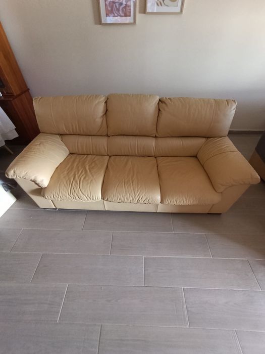 Conjunto de 2 sofas em pele
