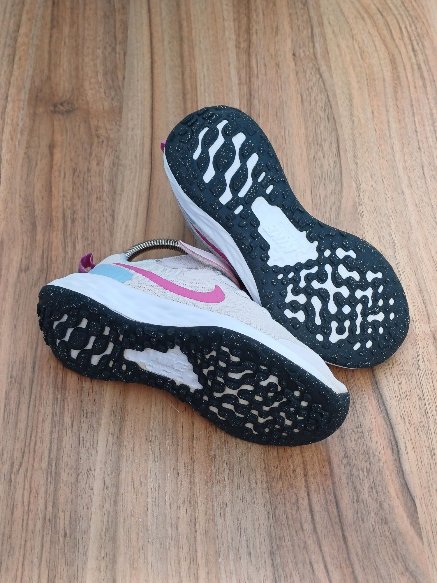 Nike Revolution 6 літні кросівки кросовки сітка на дівчинку 27-28-29р