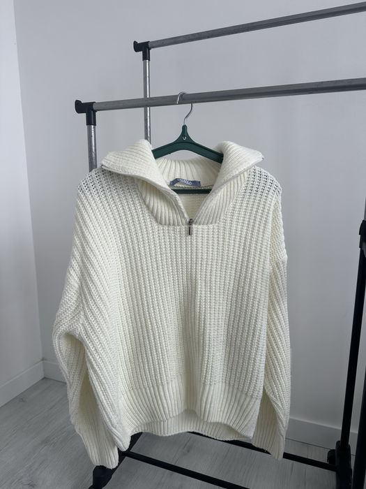 светр бренду INAYA