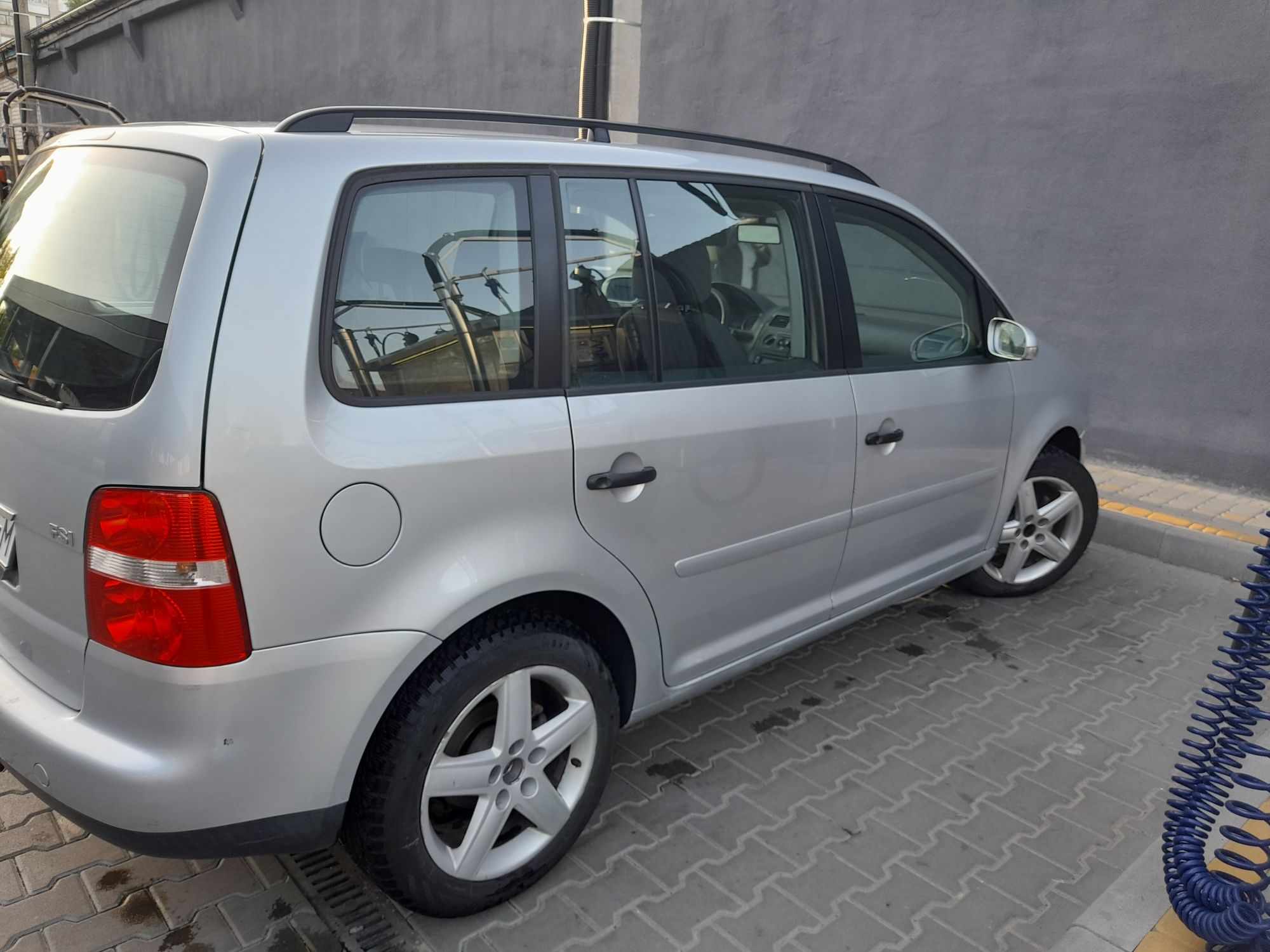 VW touran 1.6 fsi бензин