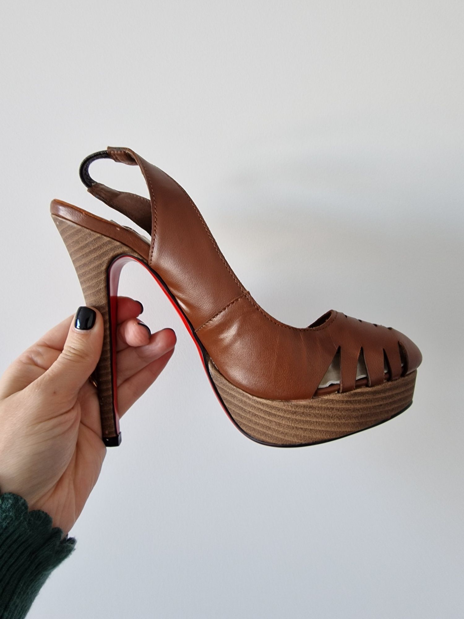 Sapatos Louboutin 37