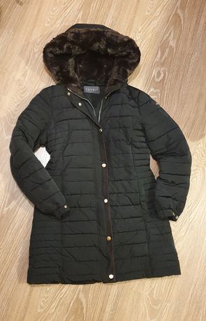 Piękny zimowy płaszcz z dużym kapturem Esprit r. M
