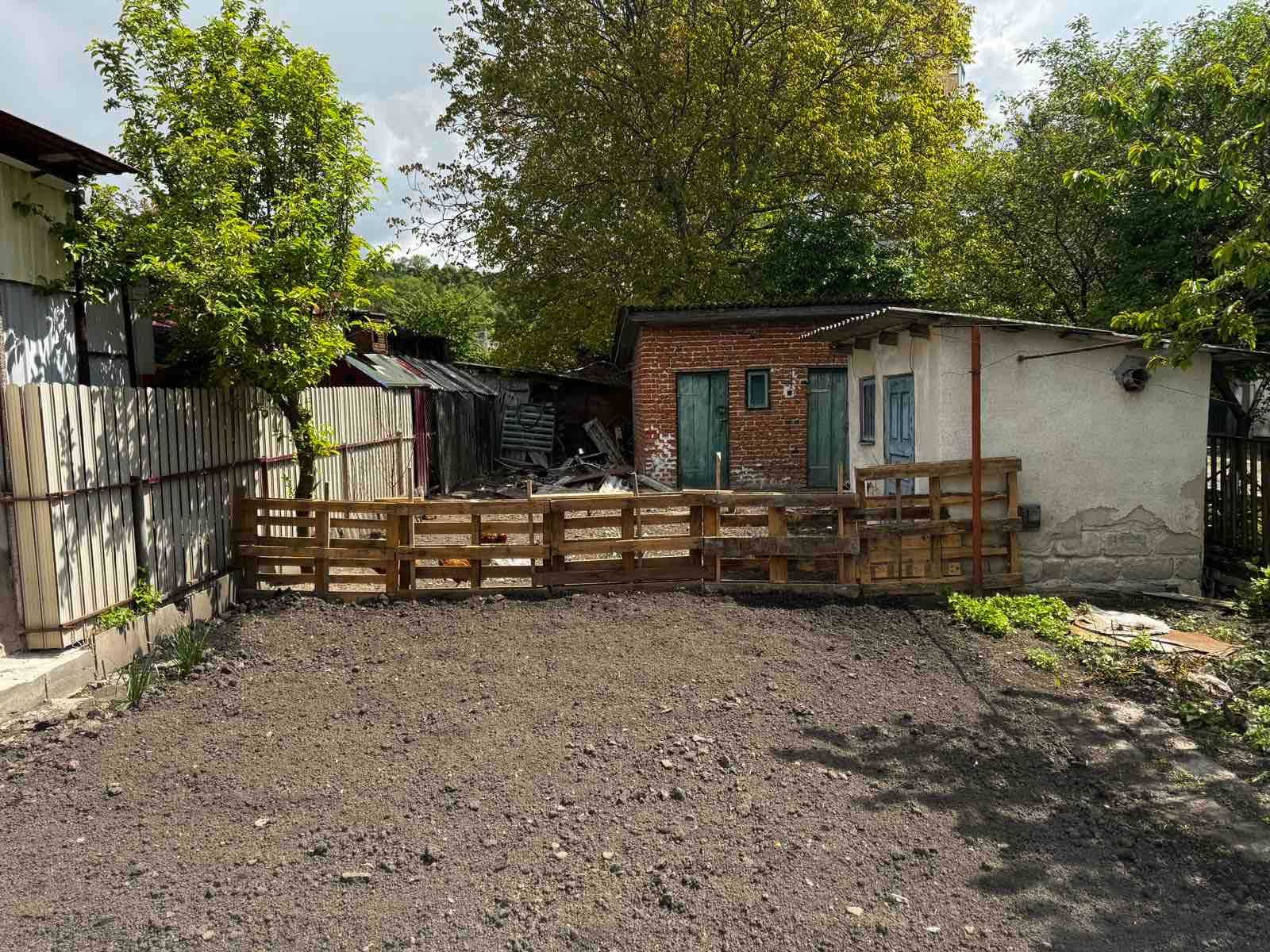 Будинок з ділянкою в центрі міста