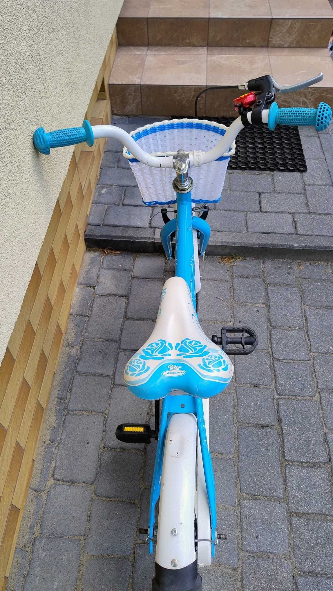 Rowerek dziecięcy Roses z dodatkowymi akcesoriami