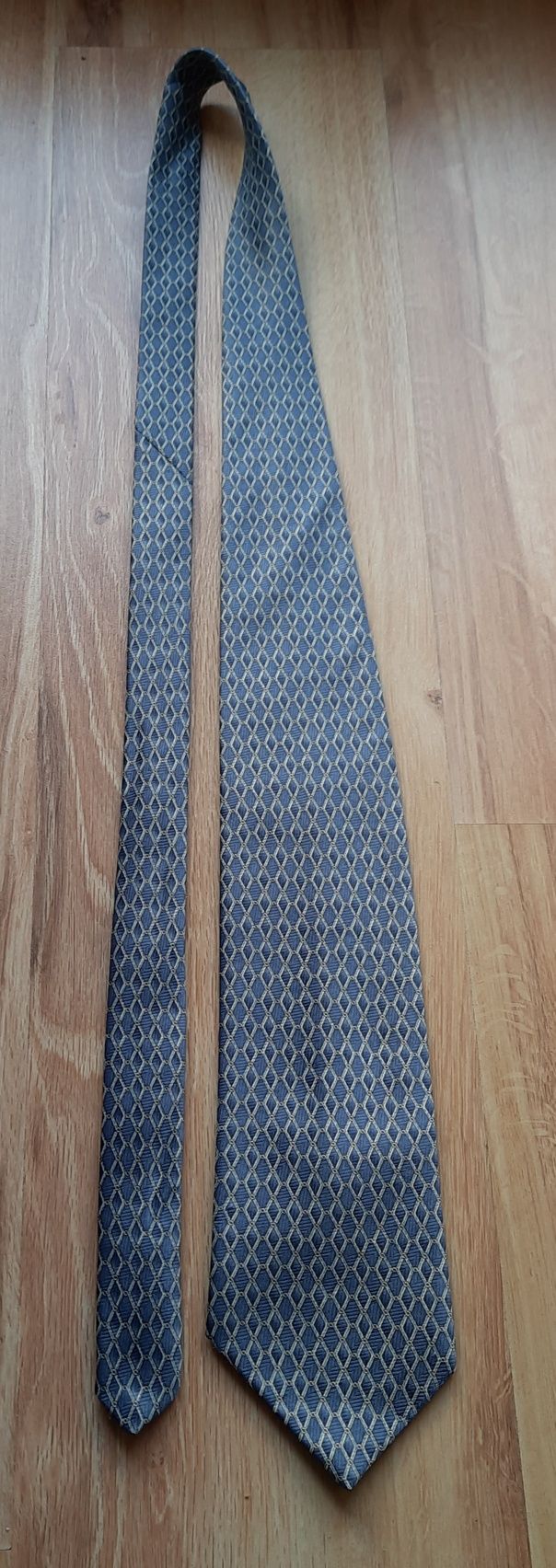 Krawat niebieski granatowy Piotr

Długość około 150 cm
Szerokość 10 cm