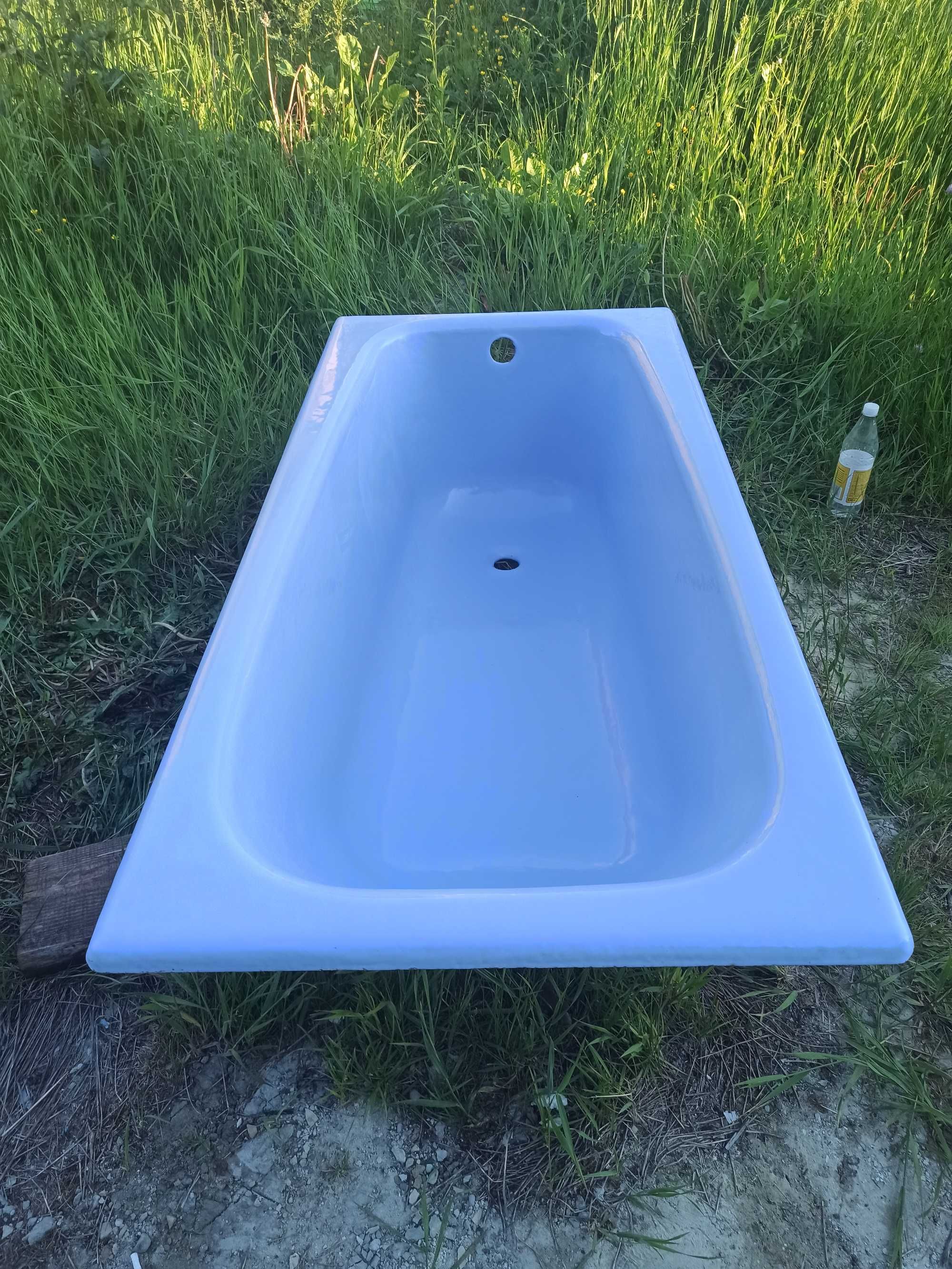 ваннна чавунна голубого кольору