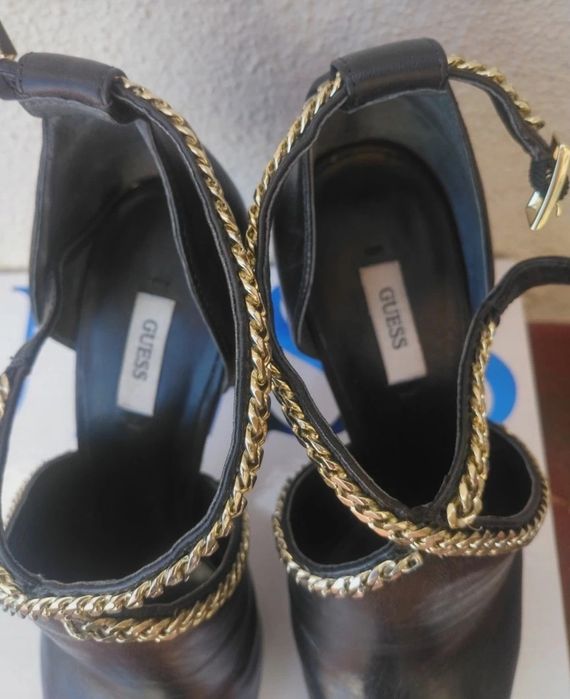 Sandálias Pretas Guess