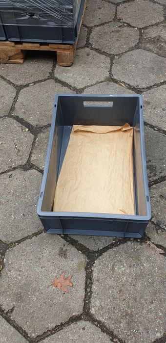 Skrzynki plastikowe magazynowe