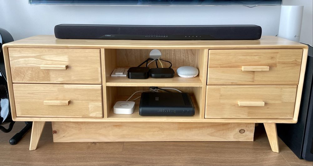 Movel Tv em madeira clara .