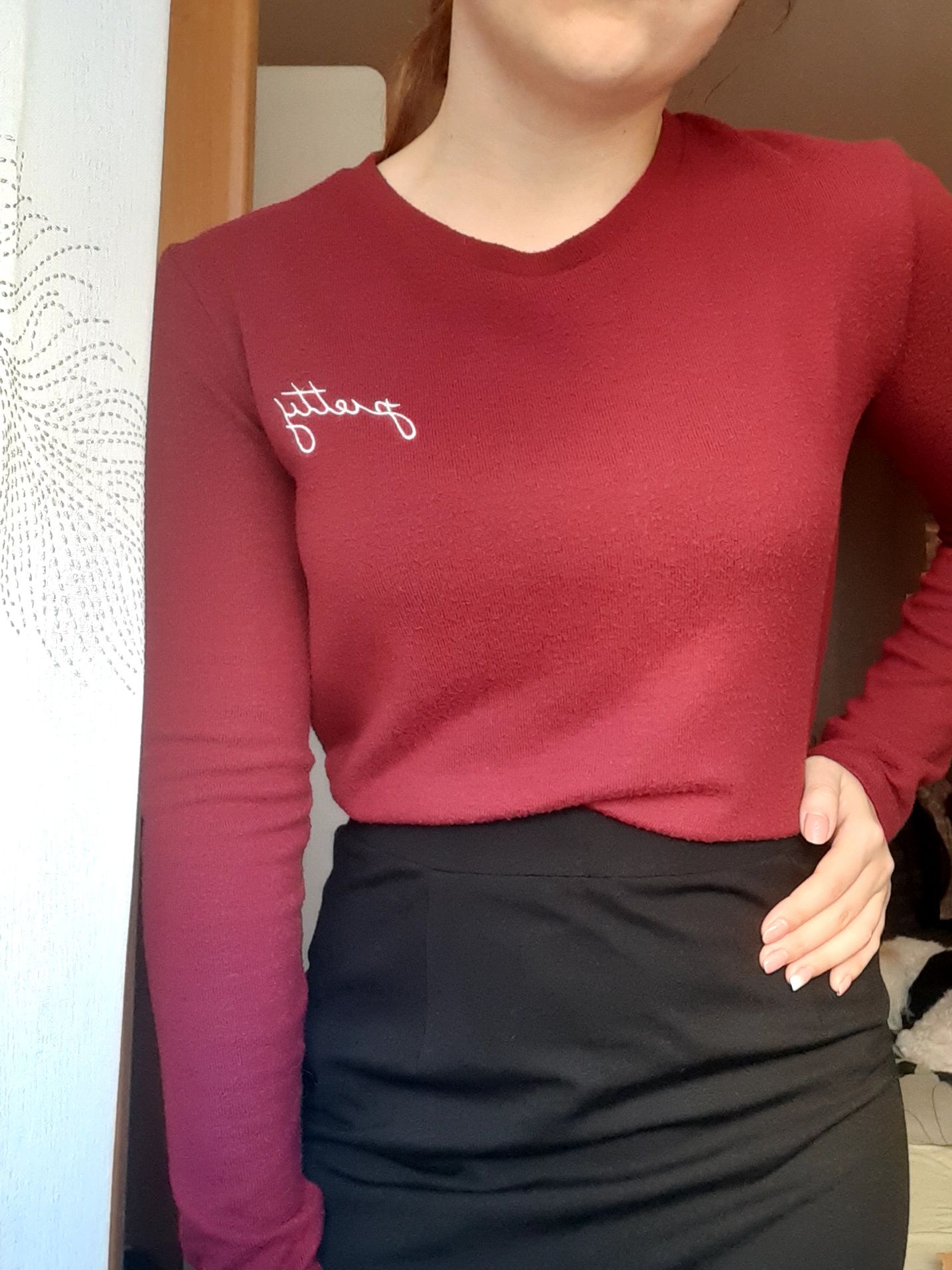 Sweterek jesienny bordowy milutki z napisem dluższy tył S