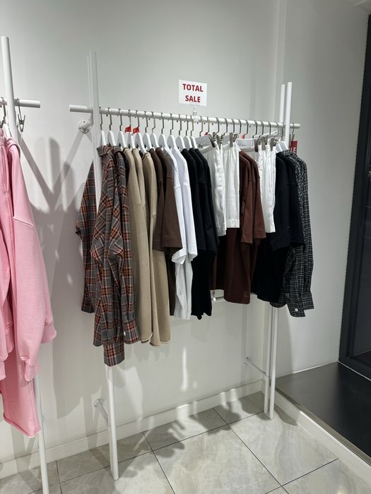 Рейли для одягу білі настінні