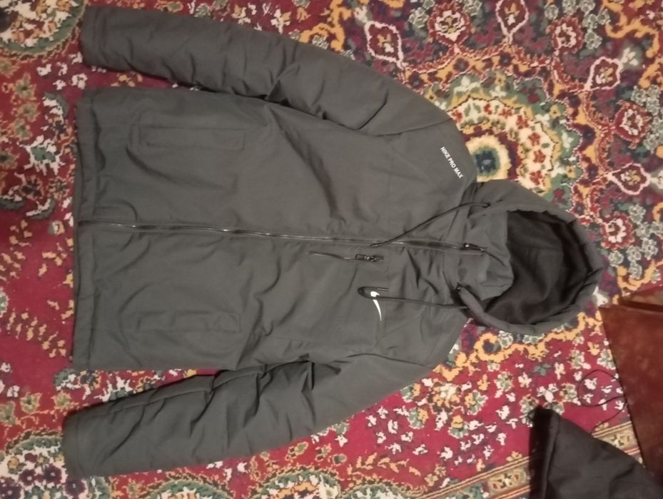 Зимова куртка Nike