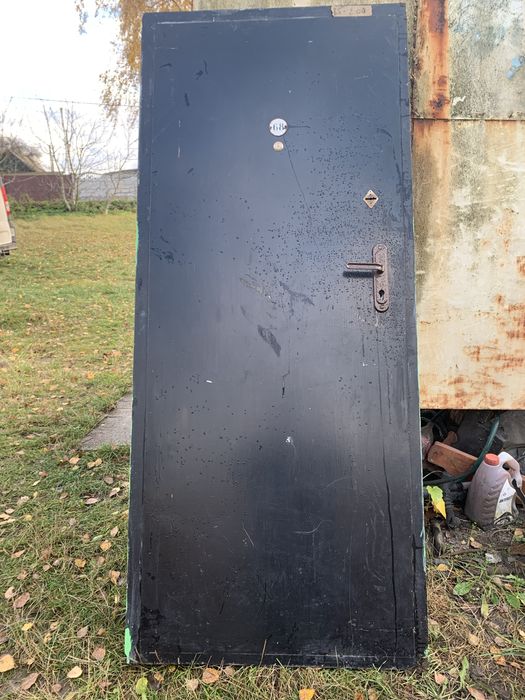 Продам броні двері на ліву сторону Ширина845на довжина 2060