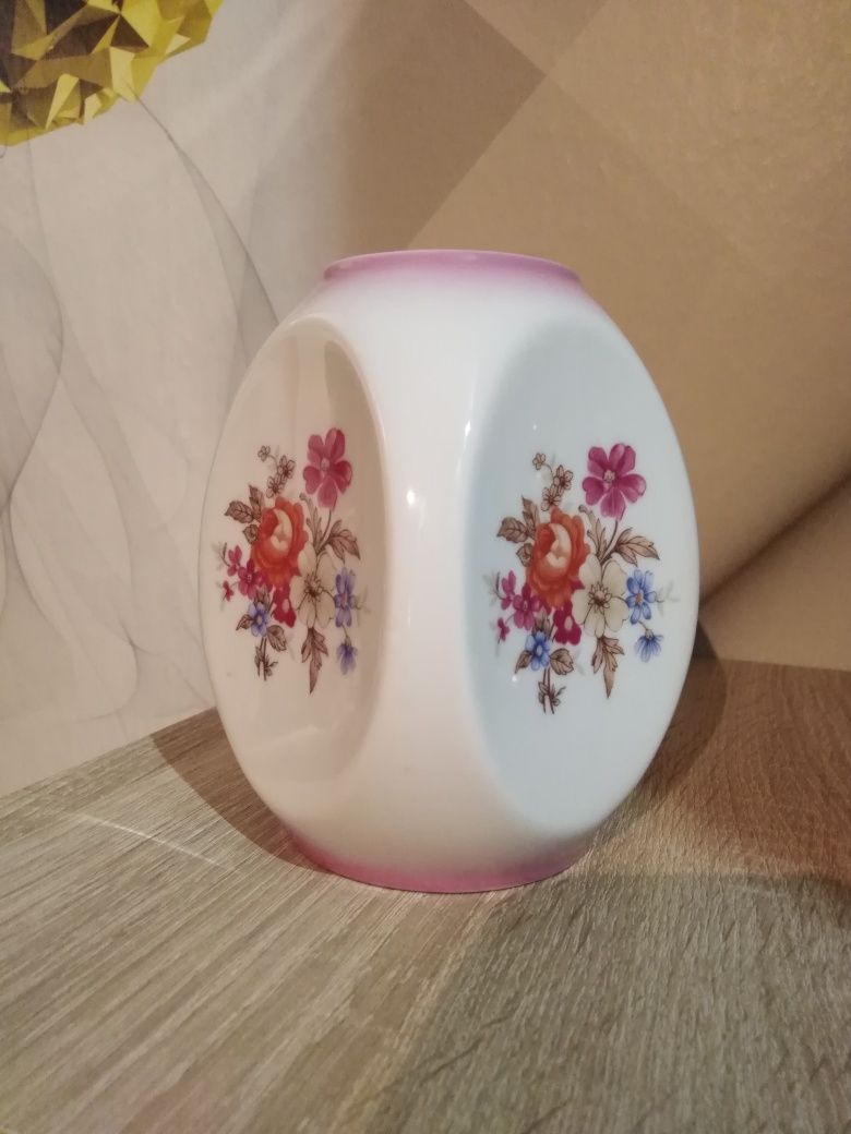 Wazon,kwiaty, sygnatura Ćmielów, porcelana, kolekcje