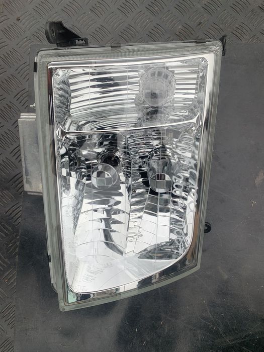 LAMPA PRAWY PRZÓD TOYOTA LAND CRUISER 100 2003-2007 NOWA KSENON
