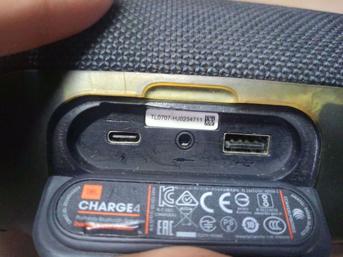 Jbl change 4 black