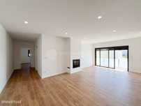 Apartamento T2 com varanda e garagem p/ 2 carros, em Besteiros - Pa...