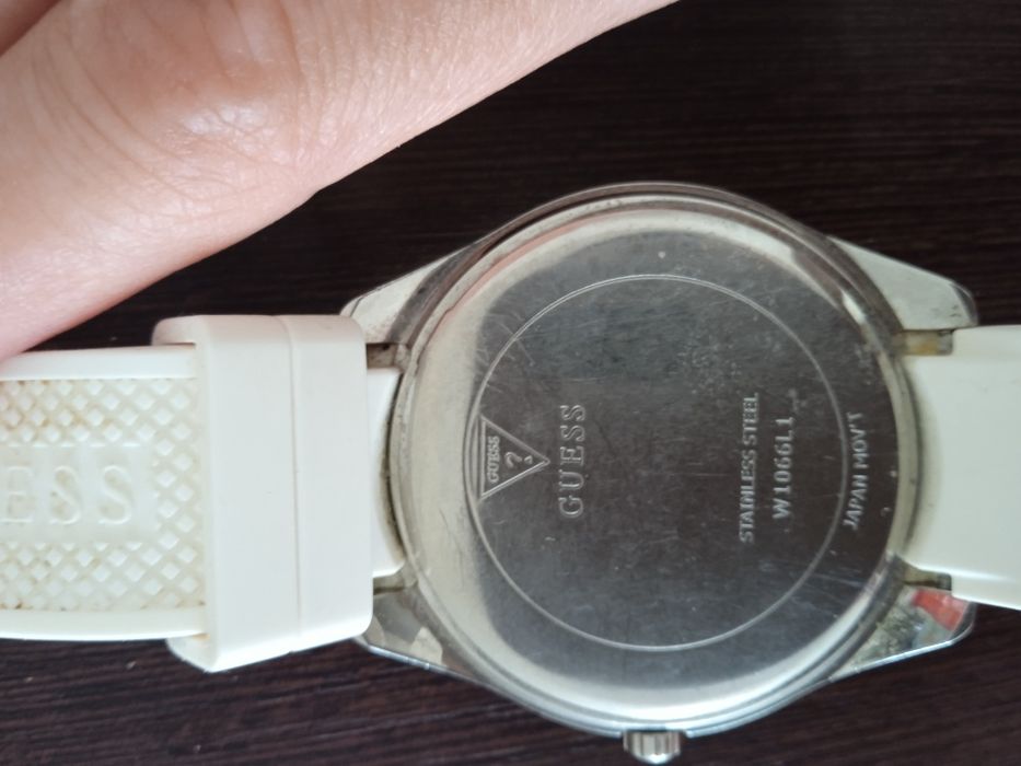 Годинник жіночий GUESS W1066L1 з колекції Ladies Trend