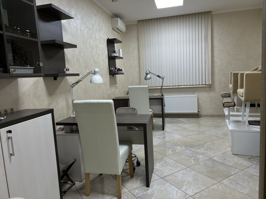 Стіл майстра манікюру