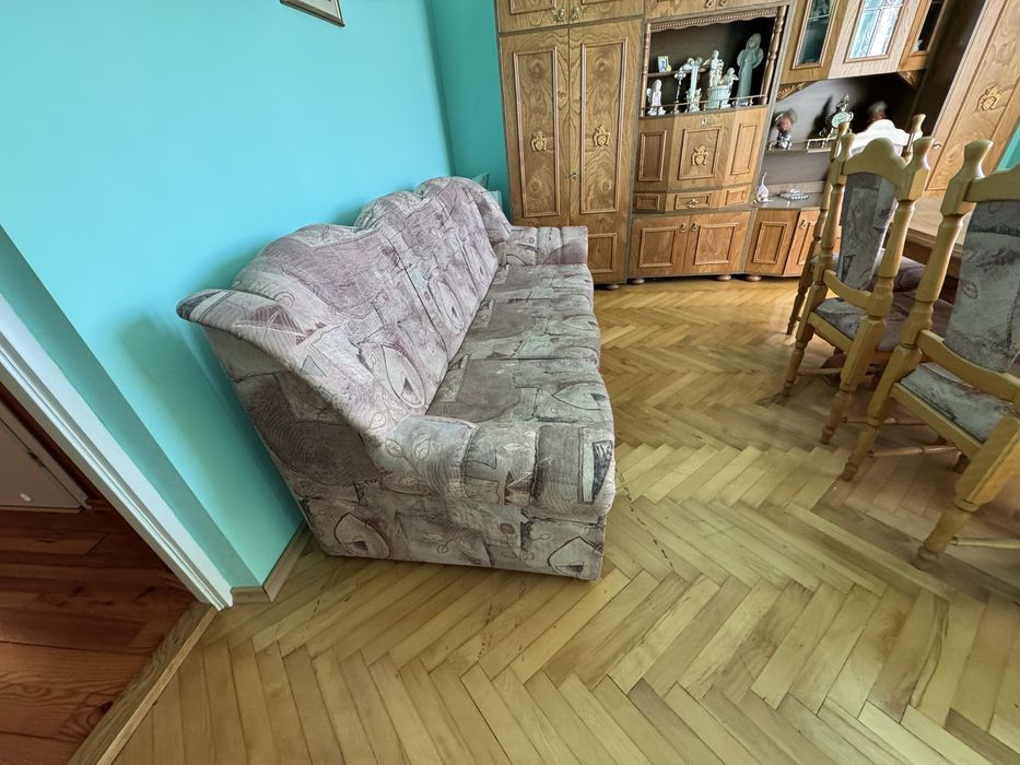 Stolik rozokladany +6 krzeeseł i sofa
