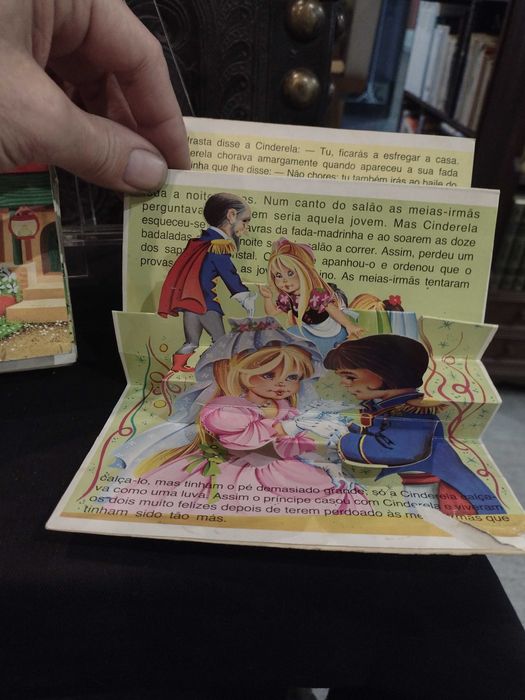 Cinderela e A Ratinha Vaidosa "Majora" Pop-Up nº1 e 3