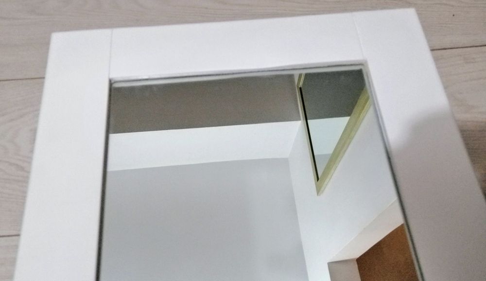 Szafka na biżuterię toaletka z lustrem / wysyłka