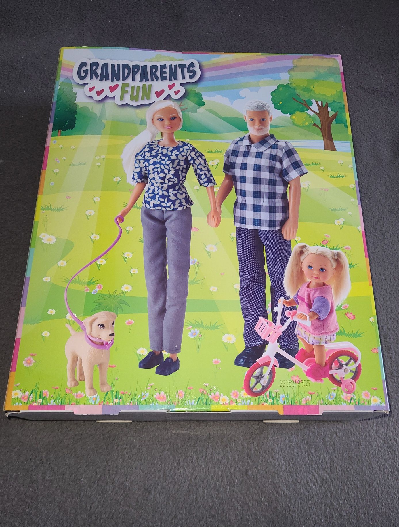 Steffi lalka Evi dziadkowie z wnuczką na spacerze  i psem