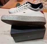 Buty trampki sneakersy skórzane Tommy Hilfiger białe z brokatem r. 37