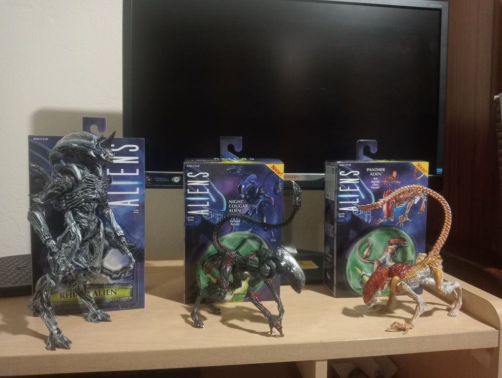 Neca 3 figuras originais usados com caixa