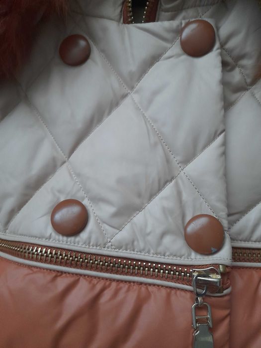 Зимовий пуховик з хутром