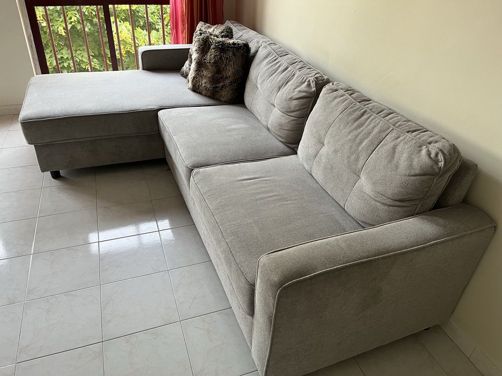 Sofá com chaise-longue