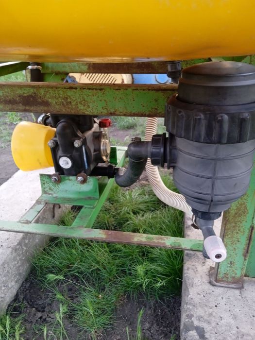 Продам навесной оприскватель ОП-800 в рабочем состоянии .