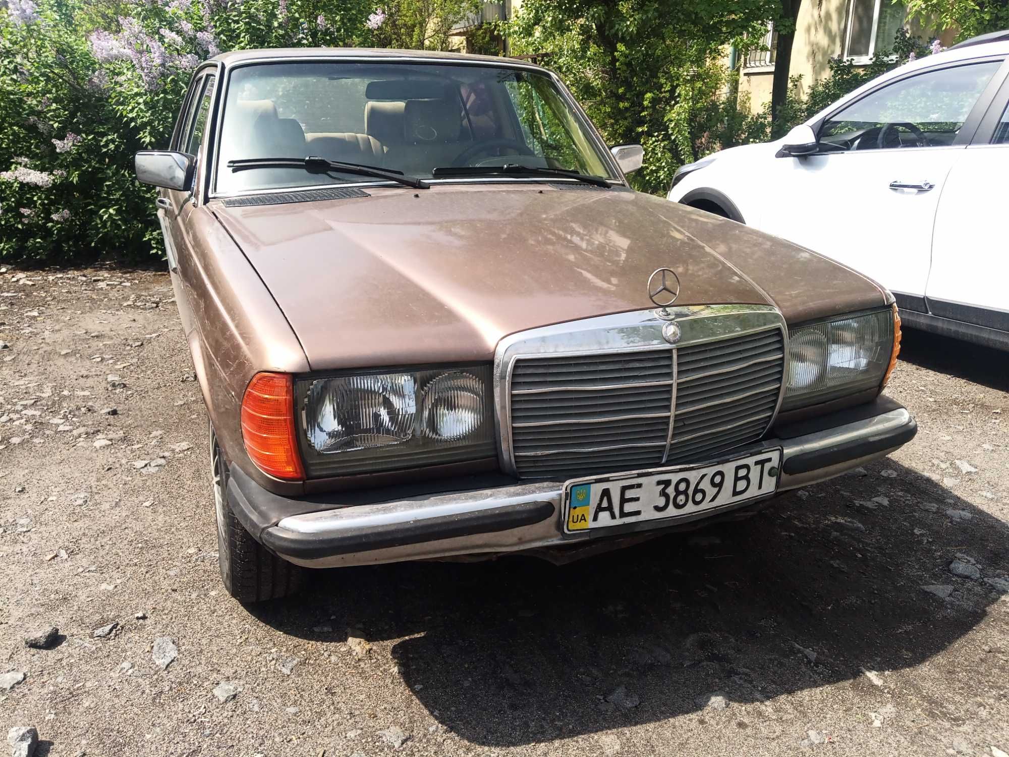 Дєдушка мерседес w123!