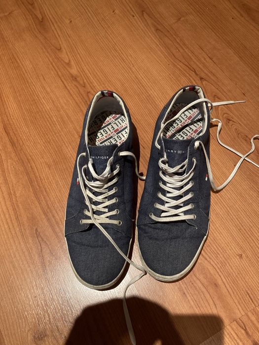 Ténis Tomy Hilfiger outro Converse