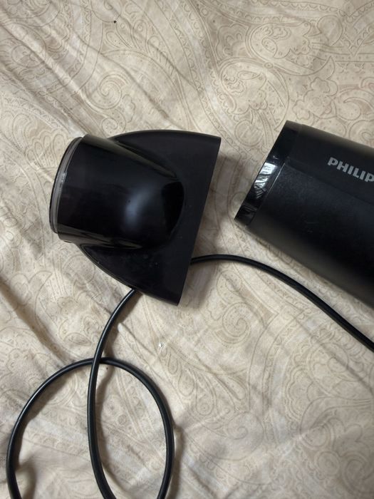 Фен philips чорний